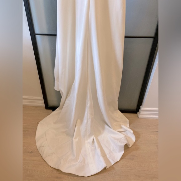 Elavonza Bridal “Peru” Dress • US Size 4 • Elegant & Simple - Picture 7 of 8